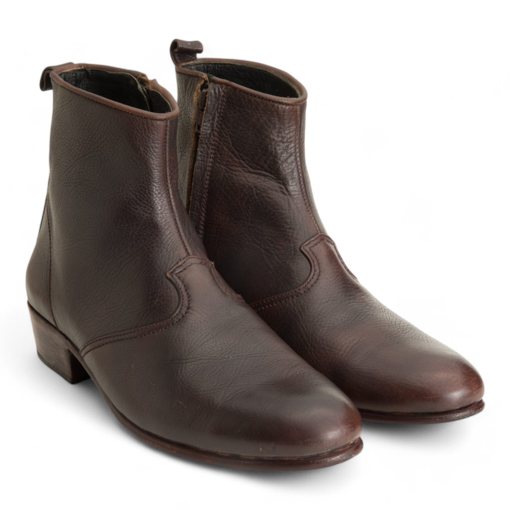 Premium men’s footwear manufacturer delivering customizable, export-quality shoes for global brands, wholesalers, and retailers.